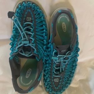 - Keen Uneek  sz7 turquoise gently preloved